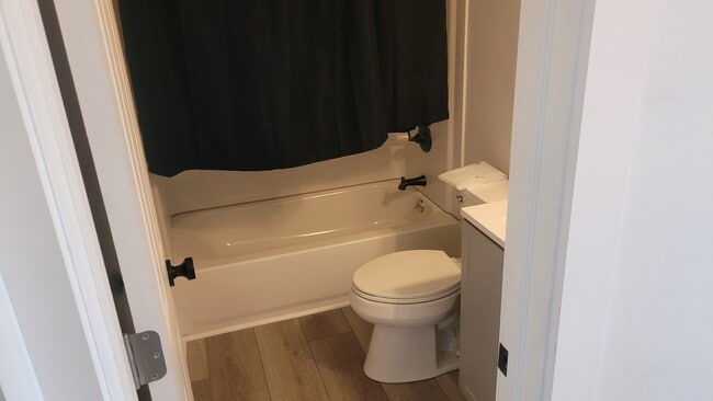 43 Blue Water Dr, Unit 2 in Holiday Island, AR - Foto de edificio - Building Photo