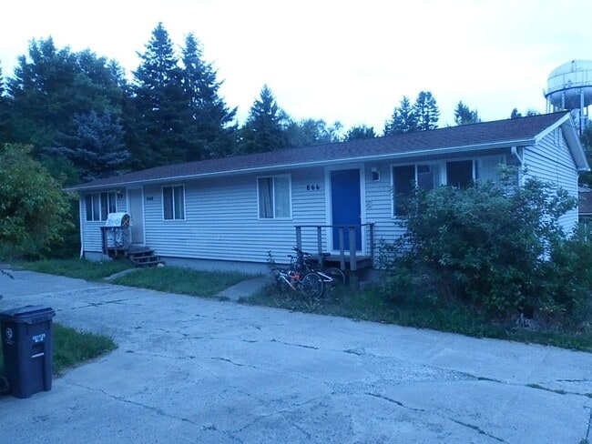 property at 866-868 Garfield St