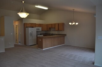 5726 Sapphire Loop in Anchorage, AK - Building Photo - Building Photo