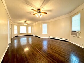 2308 N Monticello Ave in Chicago, IL - Foto de edificio - Building Photo