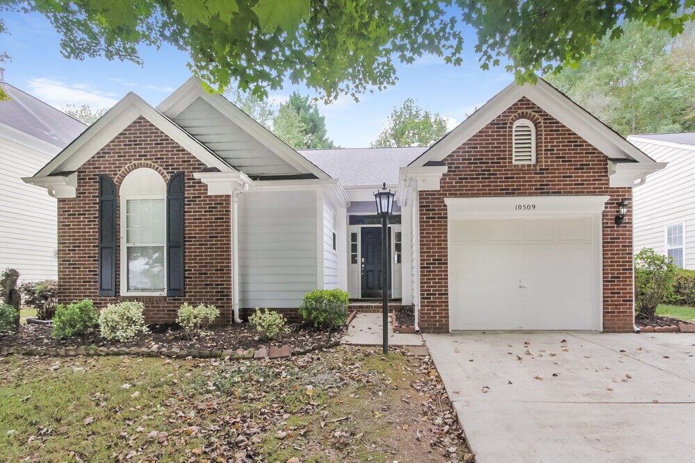 10509 Brawley Ln in Charlotte, NC - Building Photo
