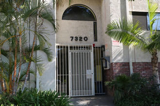 7320 Hazeltine Ave in Van Nuys, CA - Building Photo - Building Photo