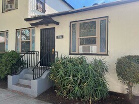 7118 W Willoughby Ave in Los Angeles, CA - Building Photo