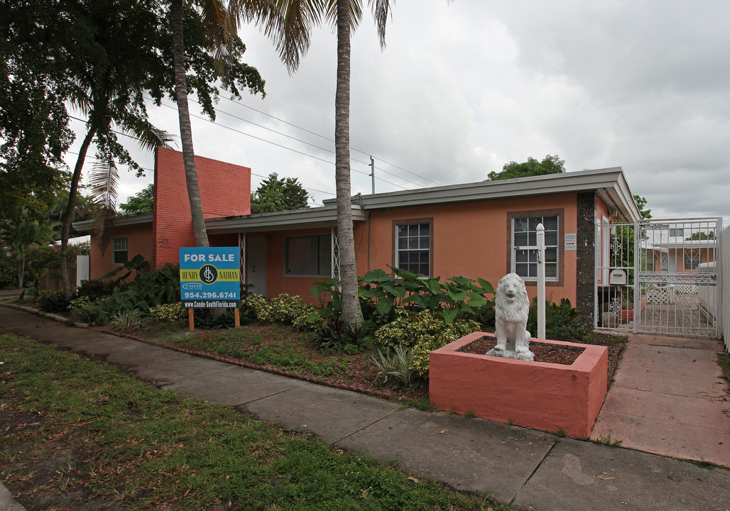 2010 Dewey St in Hollywood, FL - Building Photo