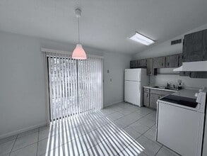 618 Lemans Dr in Sebring, FL - Building Photo - Building Photo