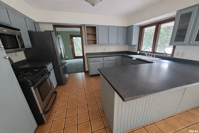 1637 Harrison Dr in Clinton, IA - Building Photo - Building Photo