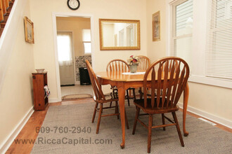 215 S Atlantic Ave E in Stratford, NJ - Foto de edificio - Building Photo