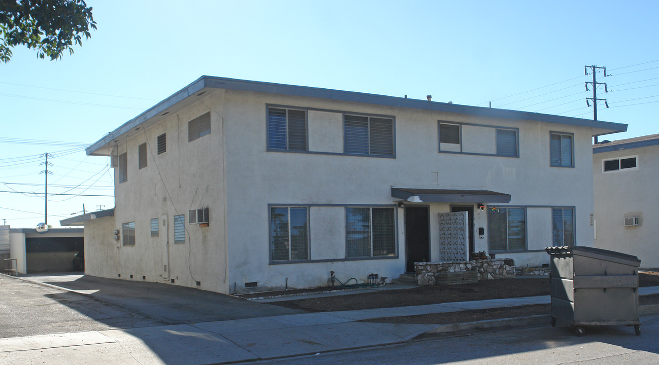 512-516 E Hurst St in Covina, CA - Building Photo