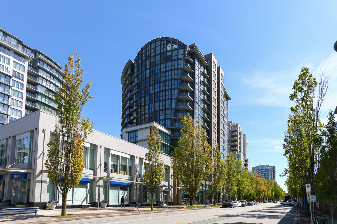 Paloma 2 in Richmond, BC - Building Photo