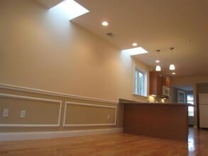 616 Main St, Unit 2 in Medford, MA - Foto de edificio - Building Photo