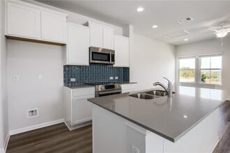 16811 Radiant Dr in Manor, TX - Building Photo - Building Photo