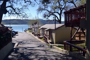 13855 Lakeshore Dr in Clearlake, CA - Building Photo