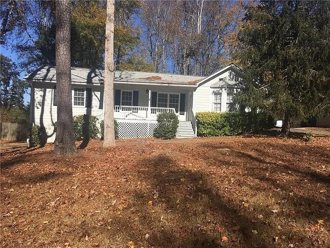 Room in House on Hillboro Cir SW in Marietta, GA - Building Photo - Building Photo