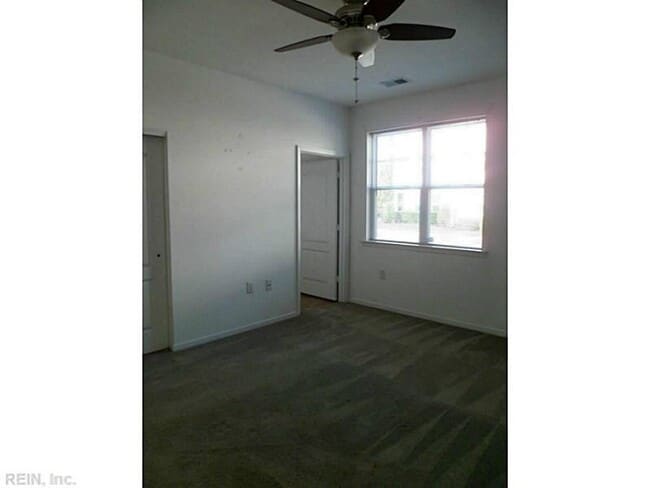 924 Southmoor Dr in Virginia Beach, VA - Building Photo - Building Photo