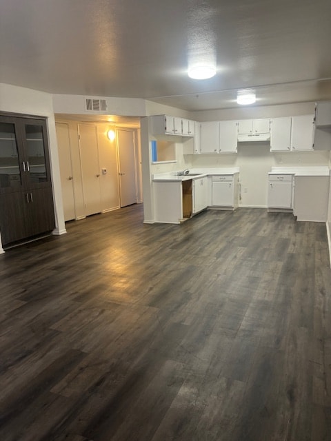 13915 Oxnard St in Los Angeles, CA - Building Photo - Building Photo