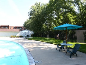 Regency Park in Philadelphia, PA - Foto de edificio - Building Photo