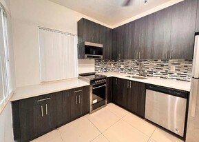 950 Lake Wyman Rd in Boca Raton, FL - Building Photo