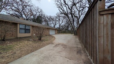 429 Headlee St, Unit 0301 in Denton, TX - Building Photo - Building Photo