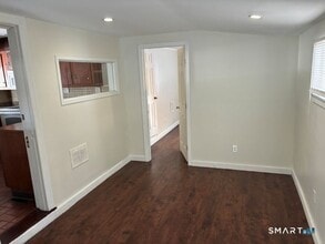 68 New St in Seymour, CT - Building Photo - Building Photo