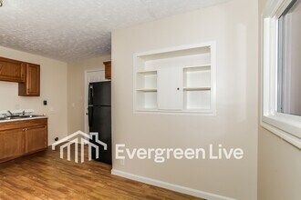 8661 Neptune Dr in Cincinnati, OH - Building Photo - Building Photo