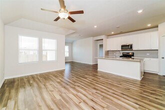 1003 Round Bale Rd in Hutto, TX - Building Photo - Building Photo