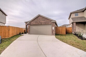 344 Circle Wy in Jarrell, TX - Building Photo - Building Photo