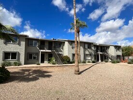 View 21 Apartments in Phoenix, AZ - Building Photo
