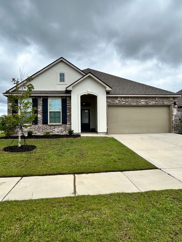 1805 E Lakeshore Lndg Dr in Slidell, LA - Foto de edificio - Building Photo