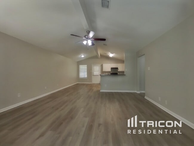 4335 Nueces River Loop in Spring, TX - Foto de edificio - Building Photo