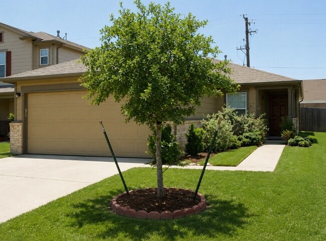 property at 8515 Westknoll Ln