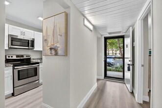 8 Royal Palm Way in Boca Raton, FL - Building Photo - Building Photo