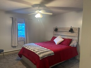 574A Burncoat St in Worcester, MA - Building Photo - Building Photo