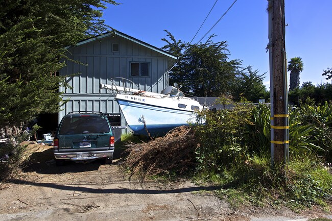 690 37th Ave in Santa Cruz, CA - Foto de edificio - Building Photo