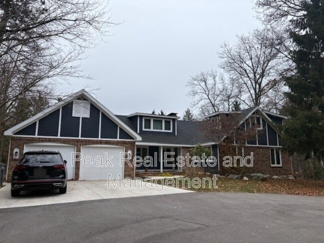 property at 8111 Bailey Dr SE