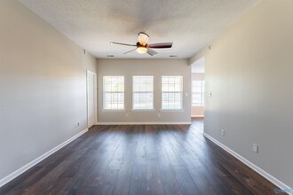 122 Otter Trail SW in Huntsville, AL - Building Photo - Building Photo