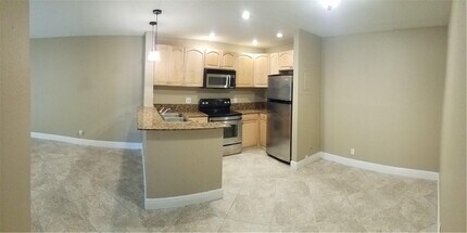 10926 Royal Palm Blvd in Coral Springs, FL - Building Photo - Building Photo