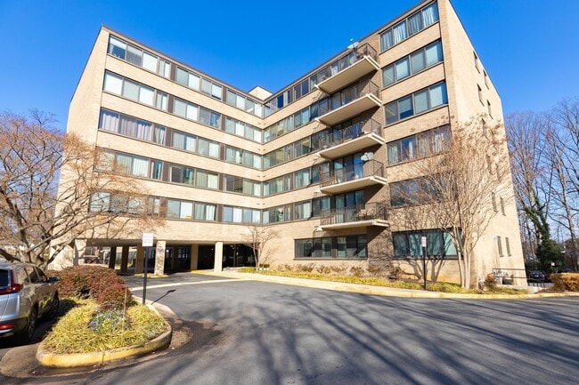 property at 600 Roosevelt Blvd