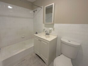 147 College Dr in Edison, NJ - Building Photo - Building Photo