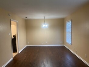 10421 Desdemona Dr in Dallas, TX - Building Photo - Building Photo