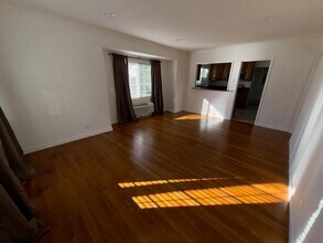 14641 Moorpark St in Los Angeles, CA - Building Photo - Building Photo