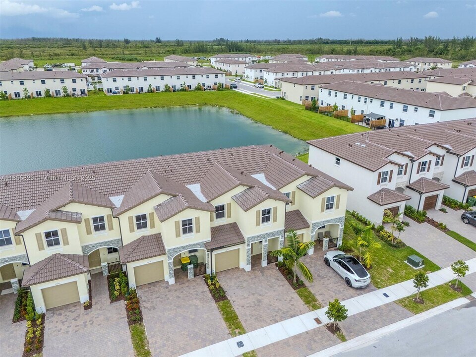 2813 SE 25th Ave in Homestead, FL - Building Photo