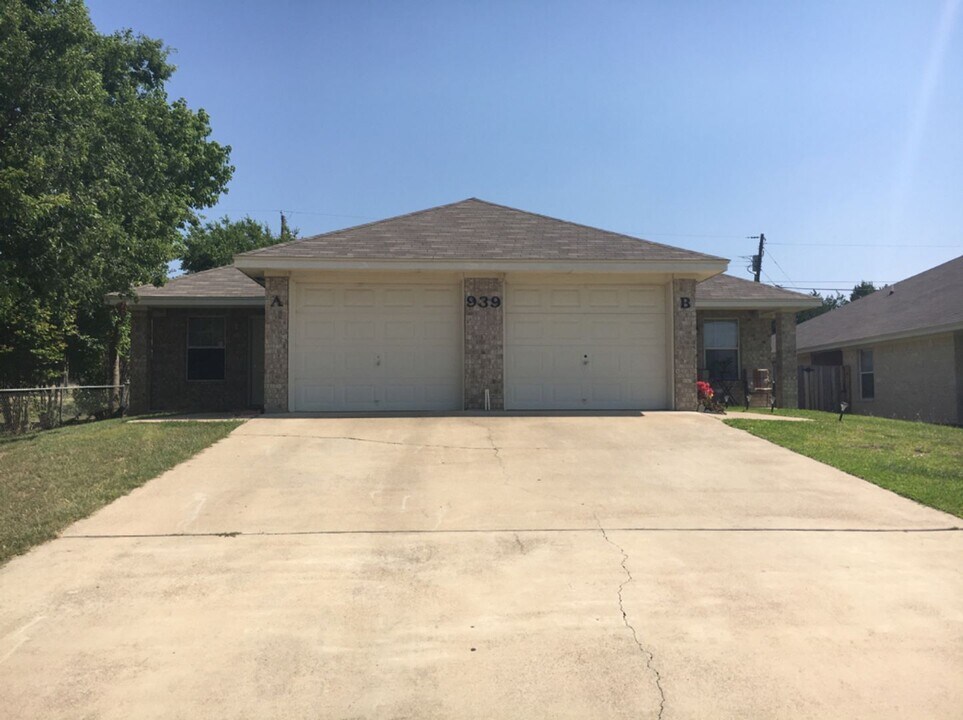 939 Ramblewood St-Unit -B in Harker Heights, TX - Building Photo