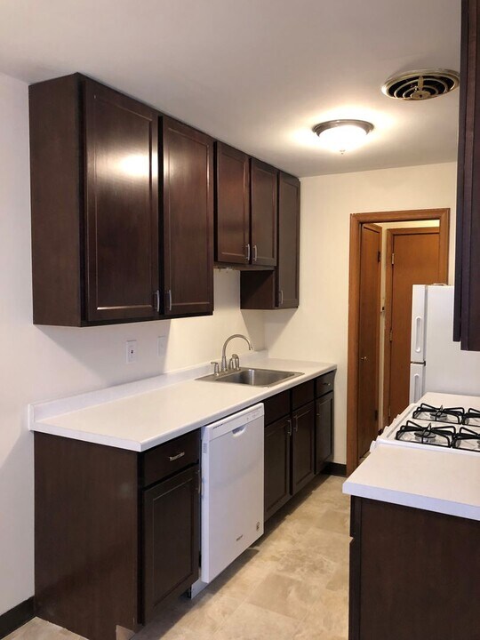 1001/15 East 66th St. in Richfield, MN - Building Photo