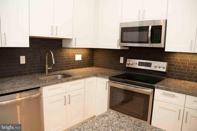 106-14 S 11th St in Philadelphia, PA - Building Photo - Building Photo