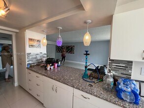 18061 Biscayne Blvd in Aventura, FL - Building Photo - Building Photo