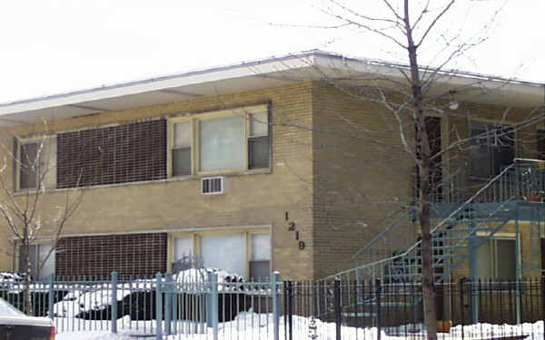 1219 W Foster Ave in Chicago, IL - Foto de edificio