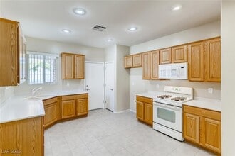 2581 Palentina St in Henderson, NV - Building Photo - Building Photo