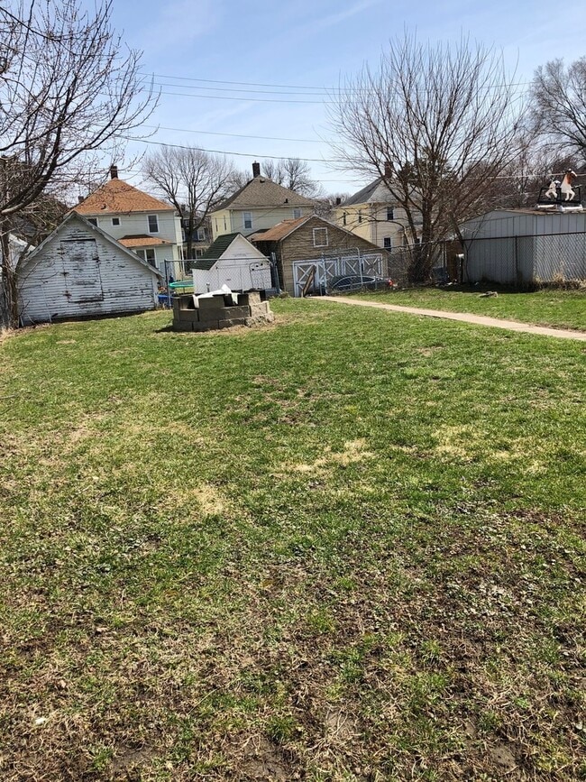 property at 1906 10th St