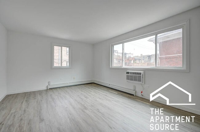 7621 N Sheridan Rd in Chicago, IL - Building Photo - Building Photo