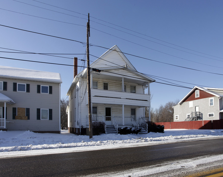 1744 Ira Turpin Way in Canton, OH - Foto de edificio